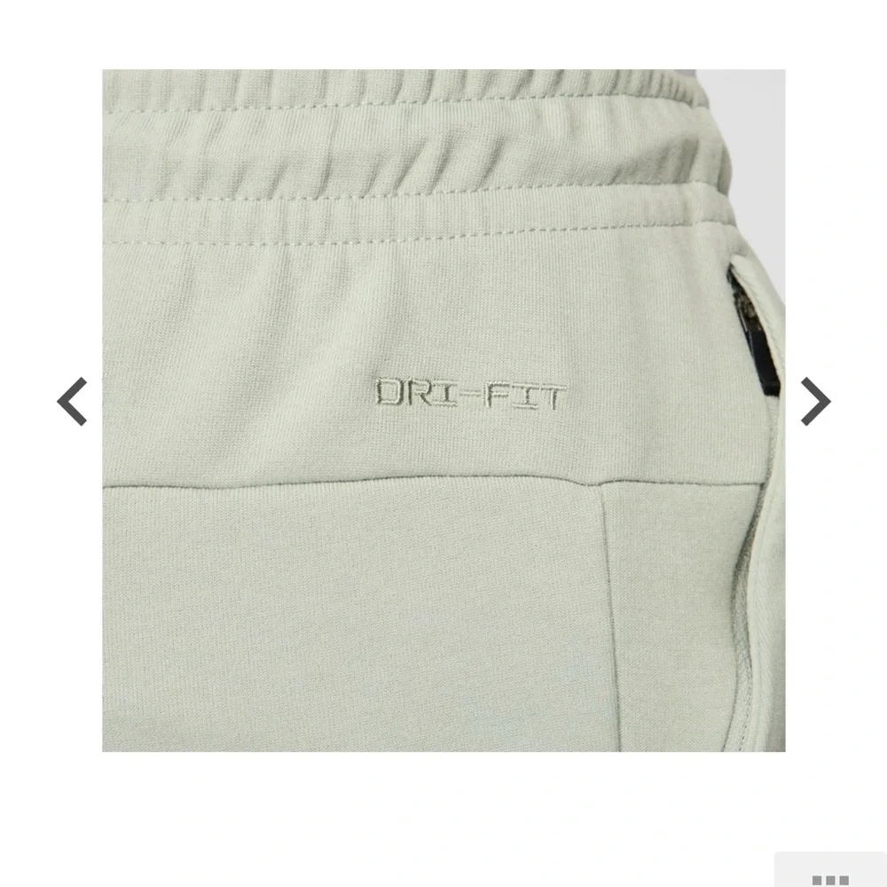 Nike Joggers.  NWT. Never worn - Picture 5 of 5